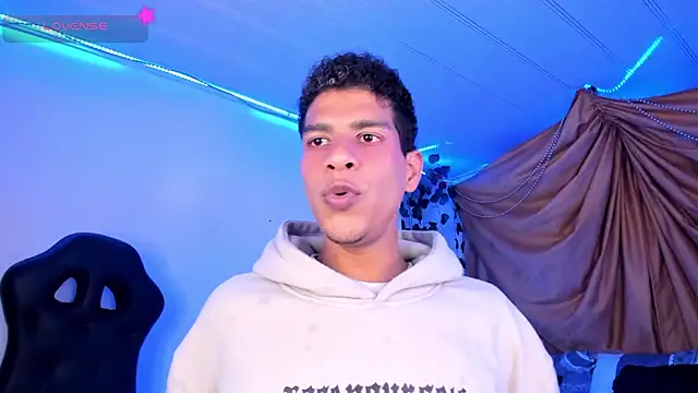 Ethan_Boyy's cam snapshot