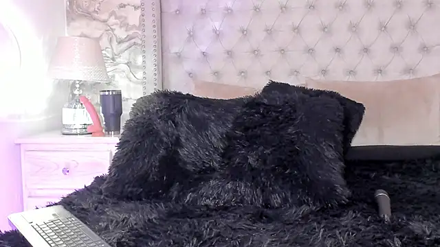 Kev_jenner live sex cam