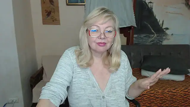 EvelynLoveShy's cam snapshot