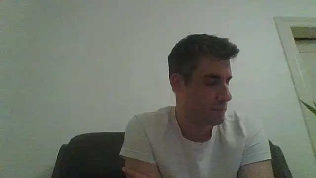 JulioIsHere4you's cam snapshot