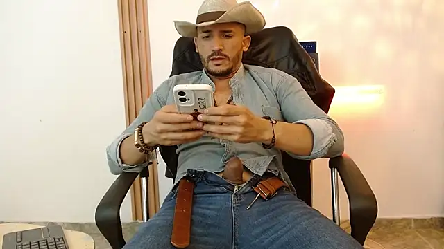 Reiko_85_ live sex cam