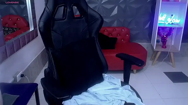 becky_lynch_102's cam snapshot