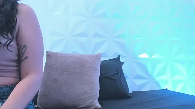 Emmie_Wood1's cam snapshot