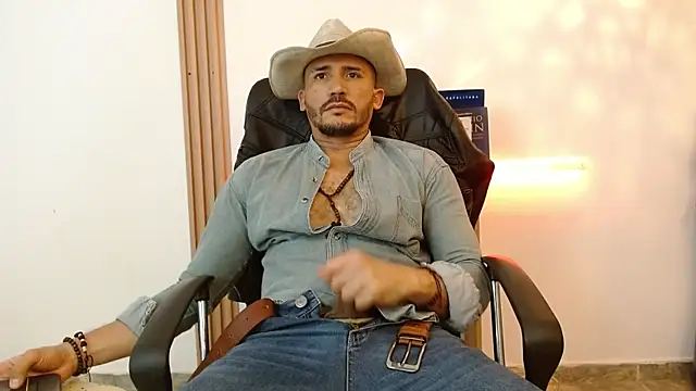 Reiko_85_ live sex cam