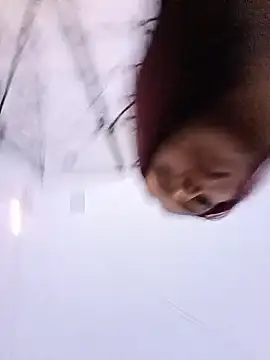 Emilyy-18's cam snapshot