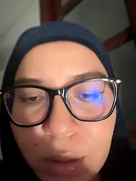 MatchedEyebrow live sex cam