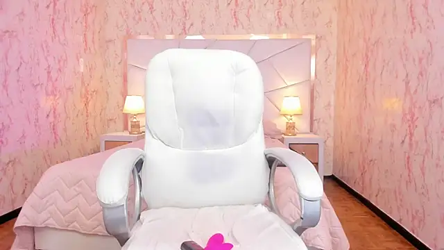 Emily_Whinfre's cam snapshot