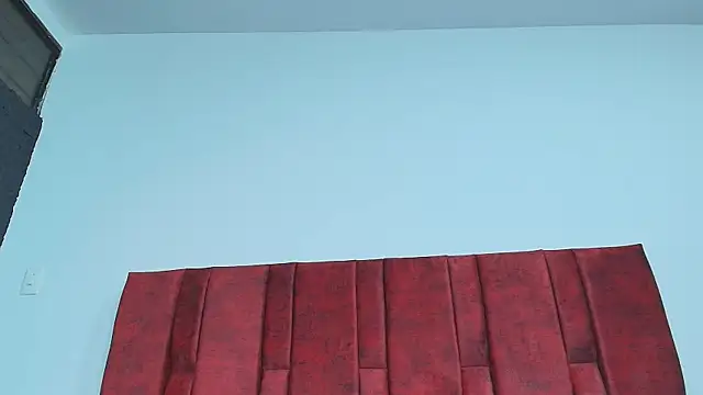 emma_hearths's cam snapshot