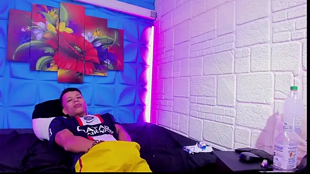 Ashley_James's cam snapshot