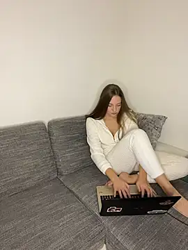 EllaMoonlight's cam snapshot