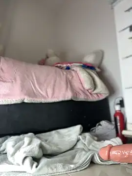 Emmily_19 live sex cam