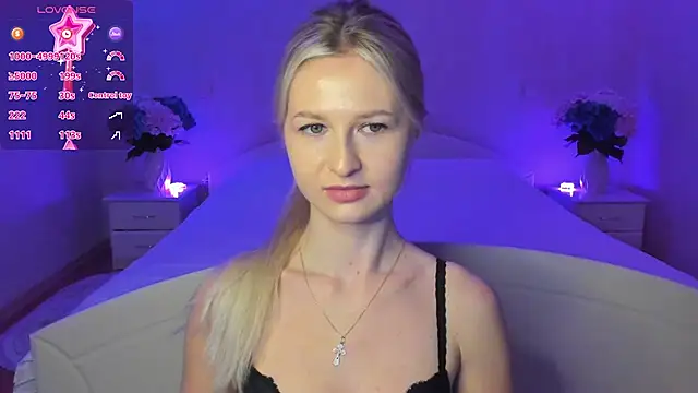 Julie_Blaze's cam snapshot