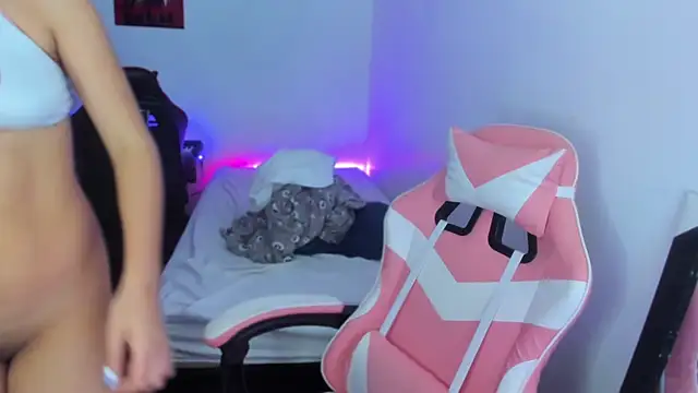 jessi_and_boy's cam snapshot