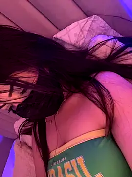 Lola-Bee's cam snapshot