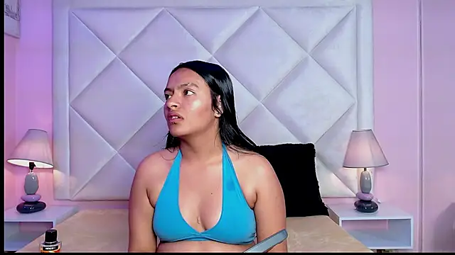 rayvenrose_'s cam snapshot