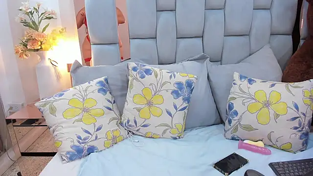 emma_stoonne's cam snapshot