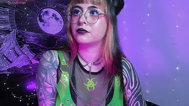 Hallucigenia_'s cam snapshot