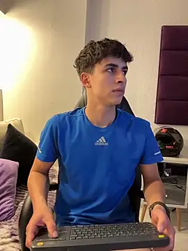 AdrianRinaldi live sex cam