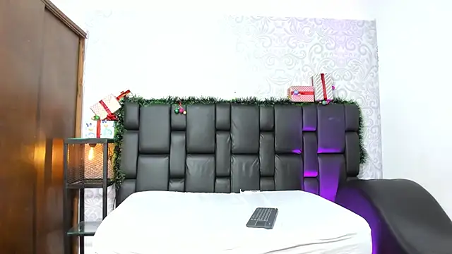 JohanaAndMiller live sex cam