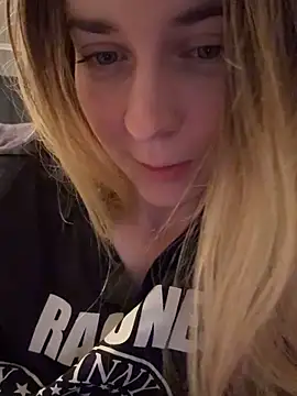 ellieen's cam snapshot