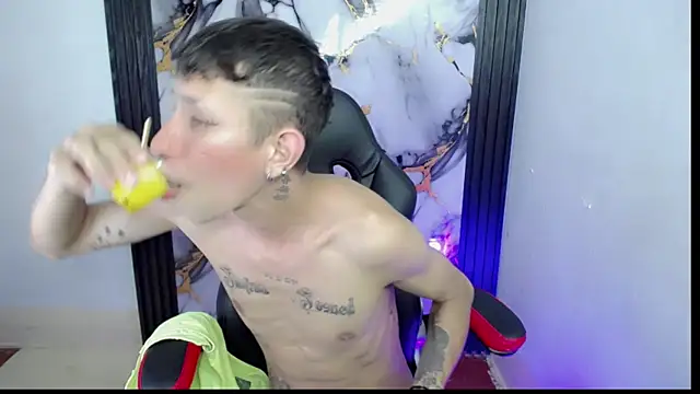 The_latin_boy's cam snapshot