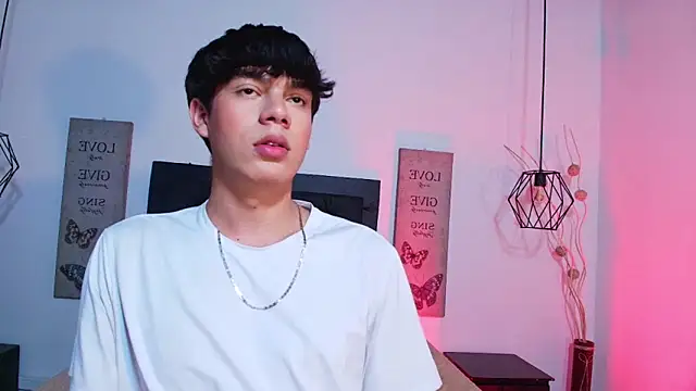 Isaac_Kurtt's cam snapshot