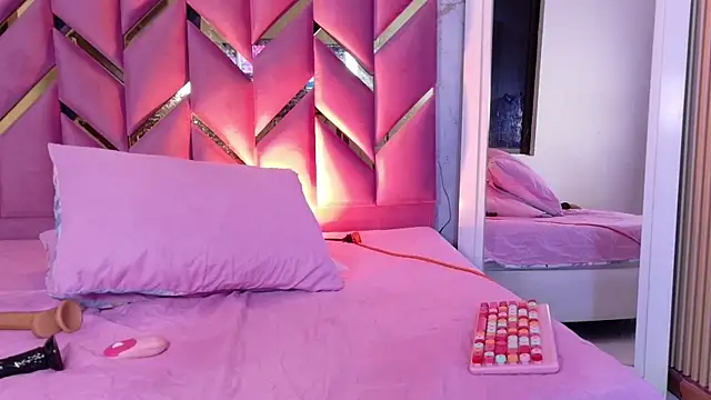 cutepetitee's cam snapshot