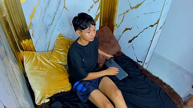 michell__petit_'s cam snapshot