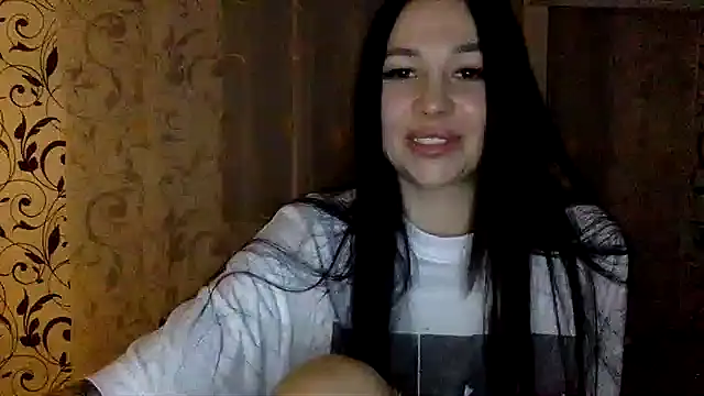 Ivelaa's cam snapshot