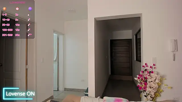 Alaia_Ferrer_'s cam snapshot