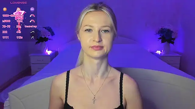 Julie_Blaze's cam snapshot