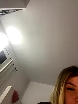 lanahot-77 live sex cam