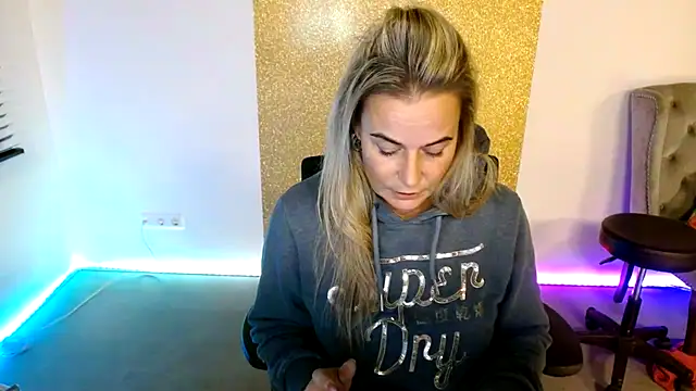 MystiqueMaven's cam snapshot