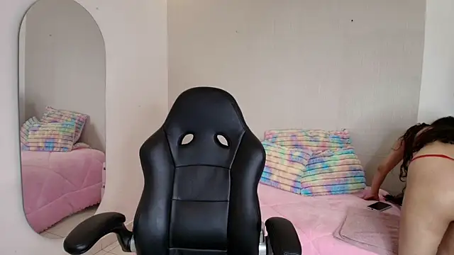 nahomi_blaze56's web cam