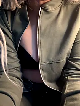 Manolya3434 live sex cam