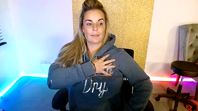 MystiqueMaven's cam snapshot