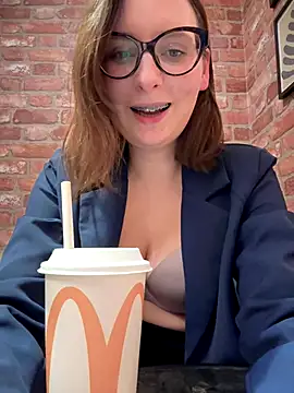 The_Snowwhitee live sex cam