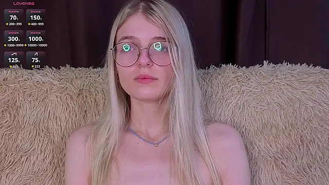 MonicaShiny's cam snapshot