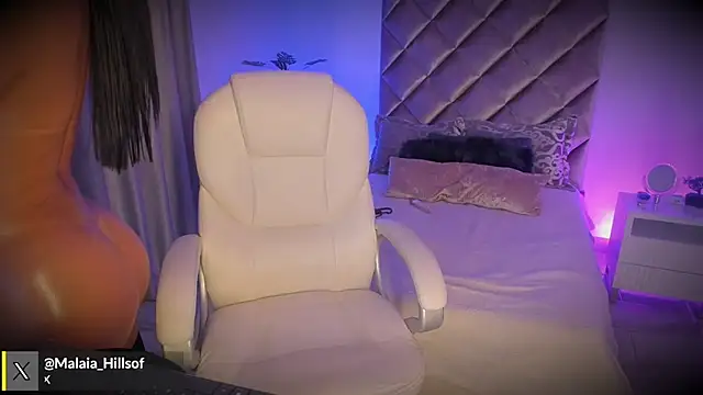 malaia_hills live sex cam