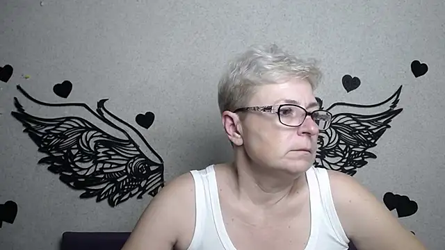 EmiliaGree live sex cam