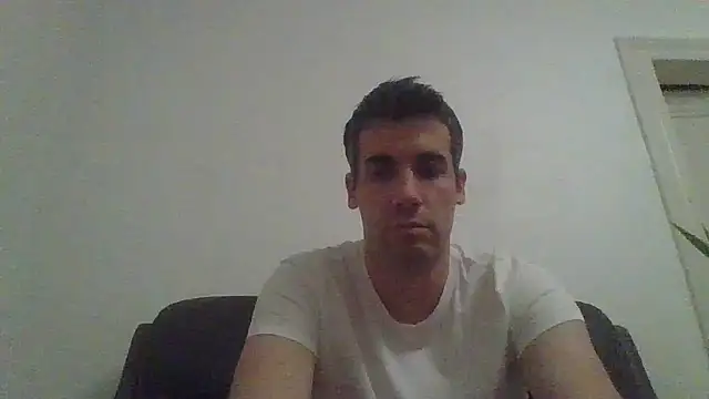 JulioIsHere4you's cam snapshot