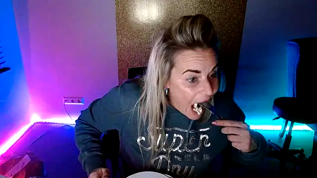 MystiqueMaven's cam snapshot