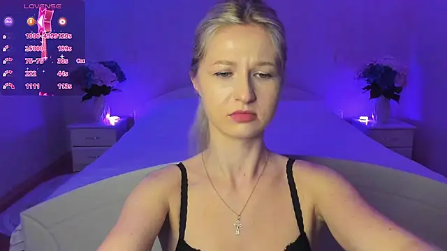 Julie_Blaze's cam snapshot