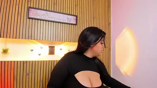 SaraLondon13's cam snapshot