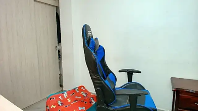 sophia_and_alex's cam snapshot