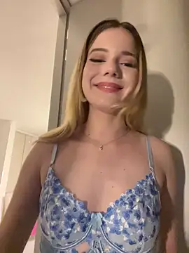 NicoleCut live sex cam