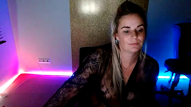 MystiqueMaven's cam snapshot