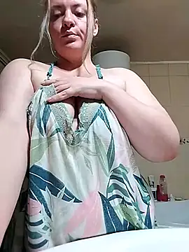 Mommygetnaughty live sex cam