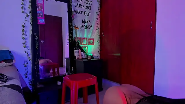 little_kayla_'s cam snapshot