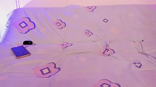 LoveBirds__1's cam snapshot